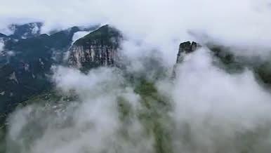 4K航拍神秘喀斯特地貌云雾缭绕视频的预览图